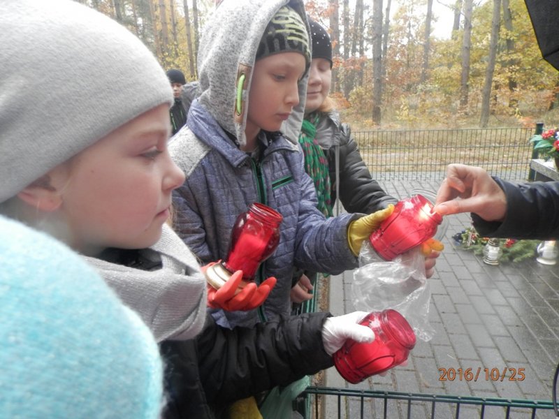 Wyjazd do miejsca pamięci w Kacprówku